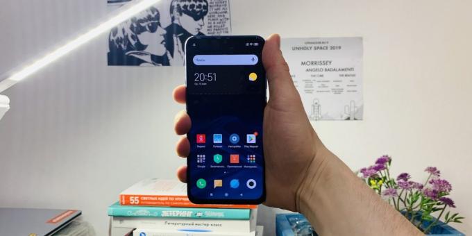 Xiaomi Mi 9 SE: I en hånd