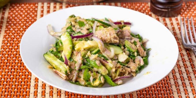 Salat med tun, avocado og agurk
