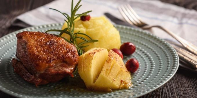 Duck i ovnen Opskrifter: Hvordan forbereder andebryst med æbler