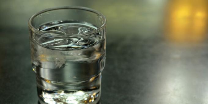 Den menneskelige krop har brug for 8 glas vand om dagen.