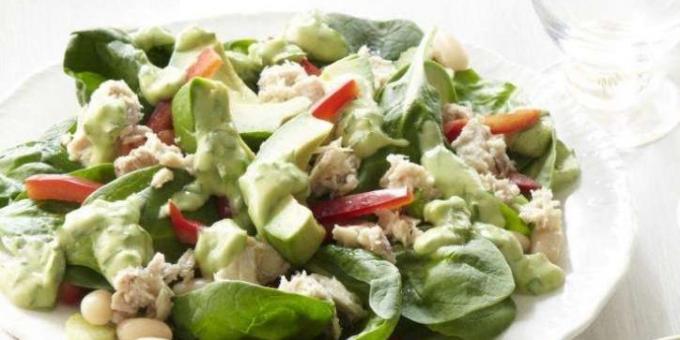 Salat med spinat, tun og bønner