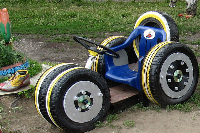 Motorcykel af dæk til legeplads
