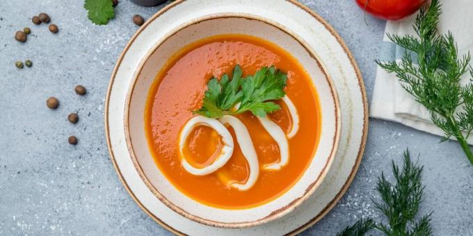 Tomatsuppe med blæksprutte