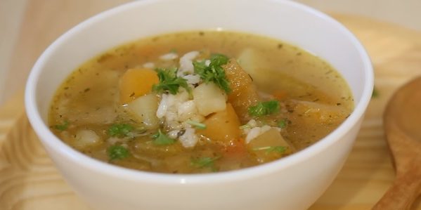 Retter fra en majroe: Grøntsagssuppe med majroe og ris