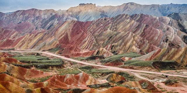 Asiatiske område bevidst tiltrækker turister: farvede bakker Zhangye Danxia National Geological Park, Kina