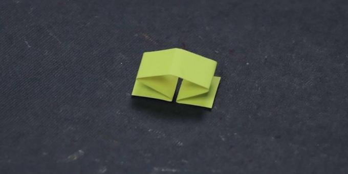 Fold lille strimmel papir på midten