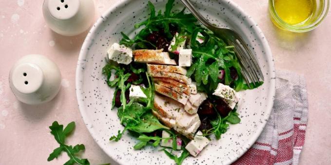 Salat med kylling, feta, rødbede og senneps-sojadressing
