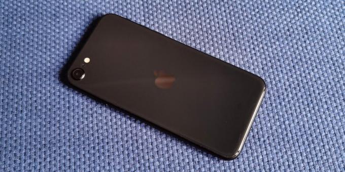 iPhone SE 2020: lakonisk design af bagsiden