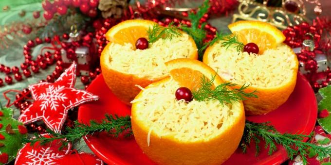 Ostesalat med krabbepinde i orange: opskrifter til nytårs salater