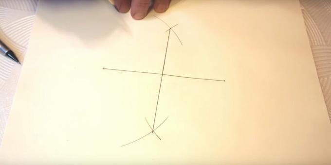 Hvordan man tegner en femspidset stjerne: træk en lodret linje