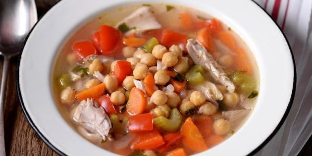 Opskrifter med kikærter: Kylling suppe med kikærter og grøntsager