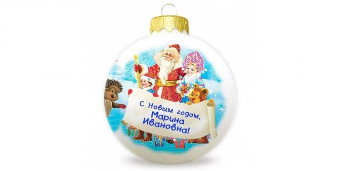 Gaver til nytår: den nominelle juletræ bold
