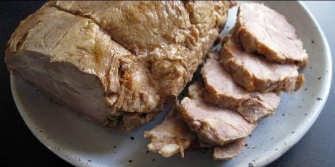 Opskrift på svinekød i multivarka med sojasauce og gurkemeje