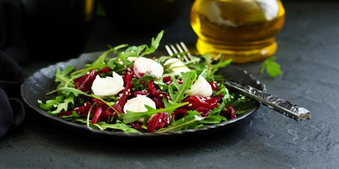 Salat med mozzarella, rucola og roer: en simpel opskrift