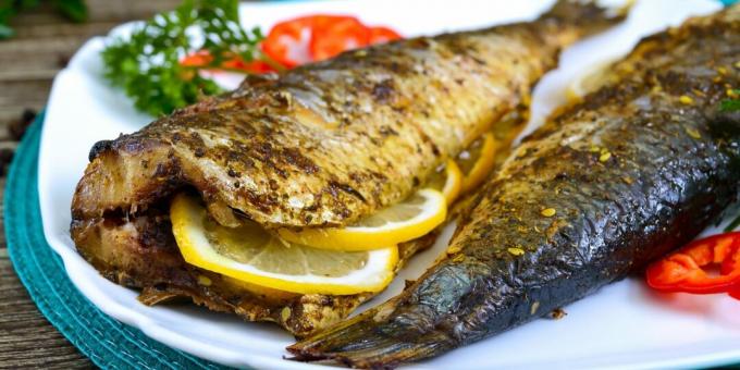 Fisk med citron og mayonnaise i ovnen: en simpel opskrift