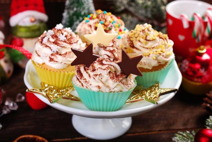 Hvad at forberede sig til nytår: ostemasse cupcakes med chokolade