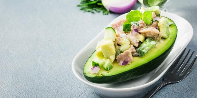 Salat med avocado og tun