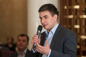 Job: Almir Salimov, generaldirektør for klubbens Managers E-xecutive