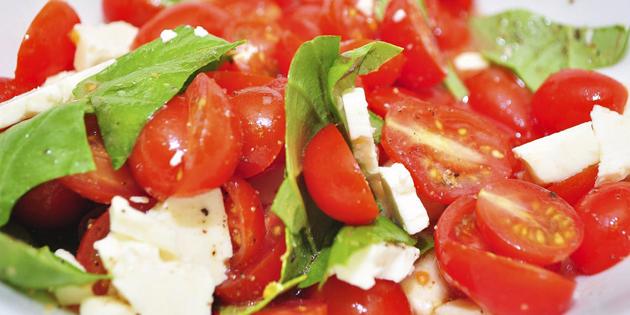 hurtige opskrifter på retter: salat med tomater og fetaost 