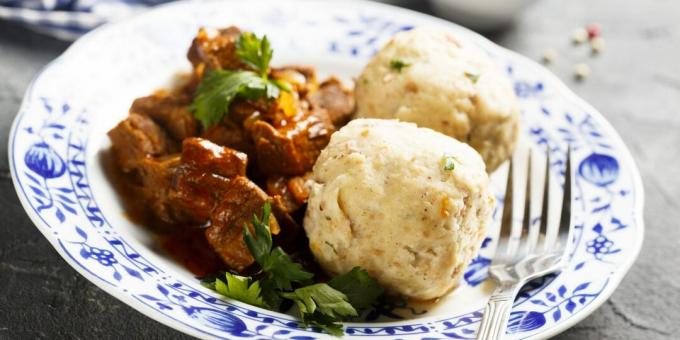 Stuvning med oksekød og dumplings