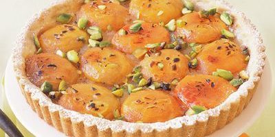 Kage med abrikoser: Sand kage med abrikoser og pistacienødder