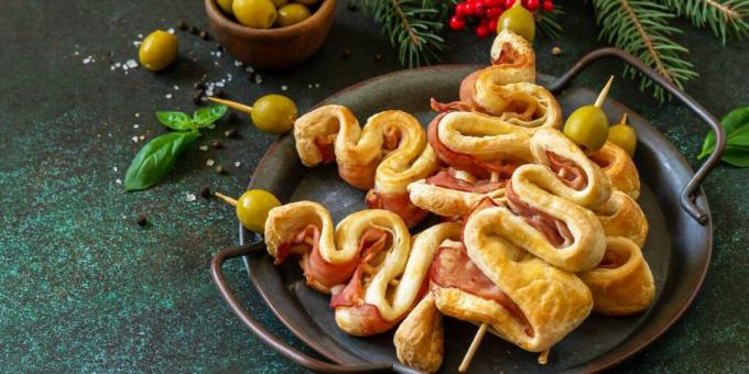 Juletræer lavet af butterdej med bacon