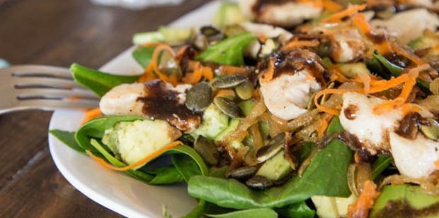 De bedste opskrifter med ingefær: Salat med kylling, spinat og ingefær