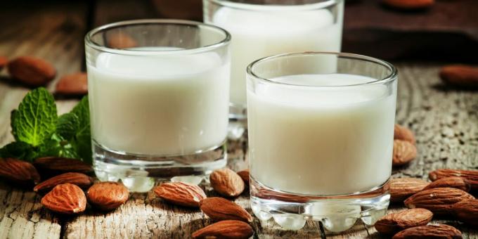Sunde drinks inden sengetid: mandelmælk