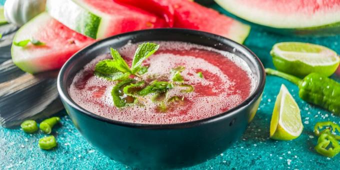 Kold suppe med agurk og vandmelon