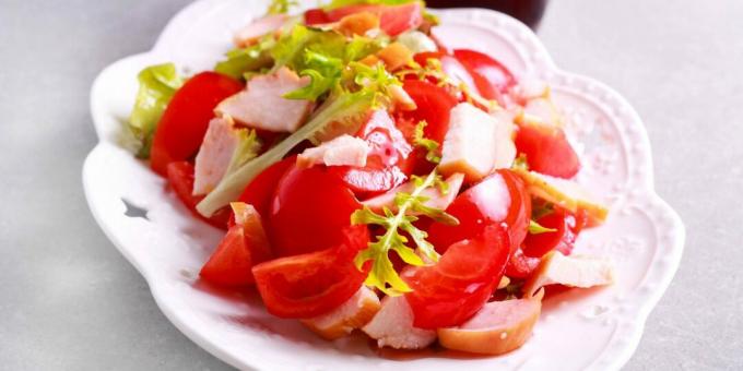 Salat med røget kylling og tomater