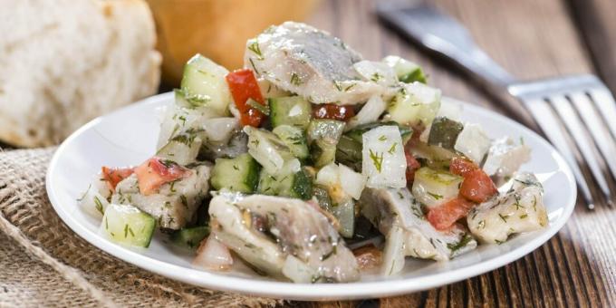 Salat med sild og grøntsager