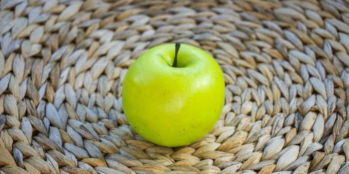 Sådan slipper du af hvidløg og løg fra din mund: spis et æble