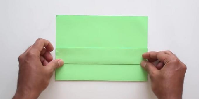 Fold den nederste del af papiret
