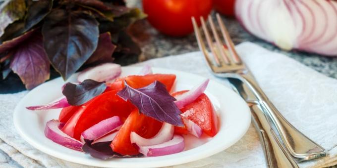 Salat med basilikum og tomater