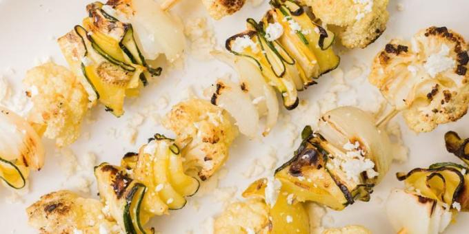 Forretter Zucchini: grillspyd med blomkål og feta