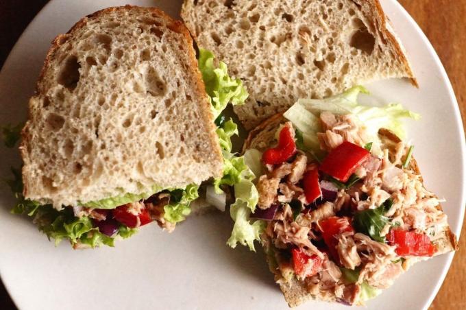 Sandwich med tun og urter