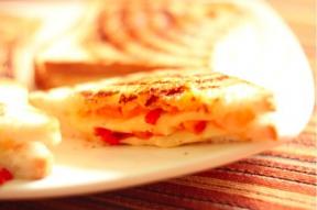 Morgenmad i 10 minutter: Varm sandwich med ost og peber