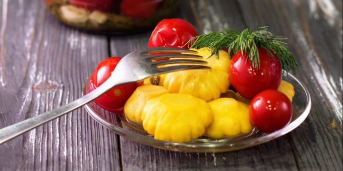 Marinerede kammuslinger med tomater