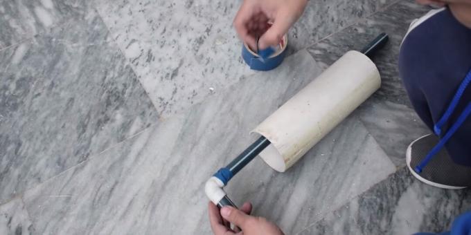 Sådan laver du et gør-det-selv springvand: Pak vandrøret ind med gaffatape