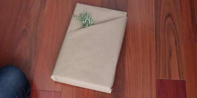 Hvordan til at pakke en gave til en rektangulær lomme