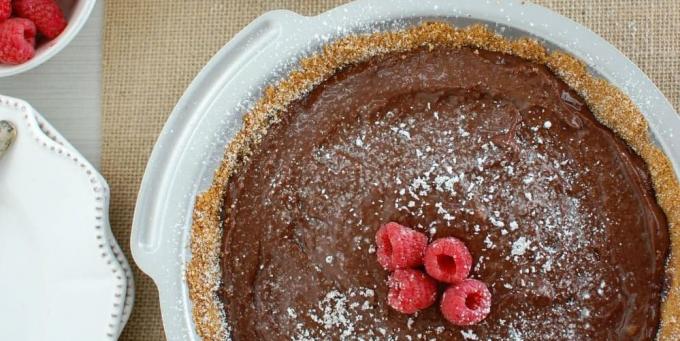 kage opskrift med hindbær: Kage med chokolade-hindbær budding
