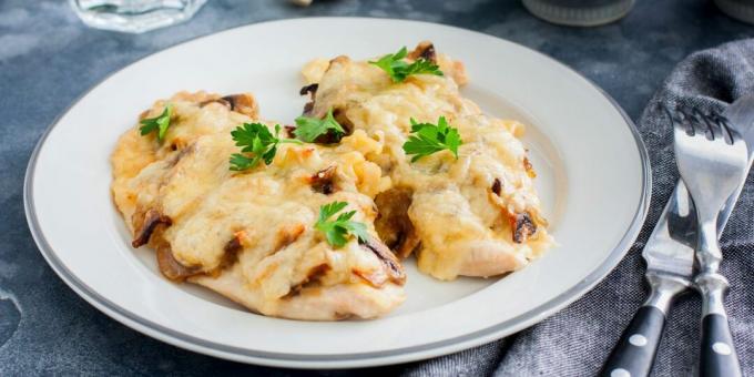 Kyllingekoteletter med champignon og ost