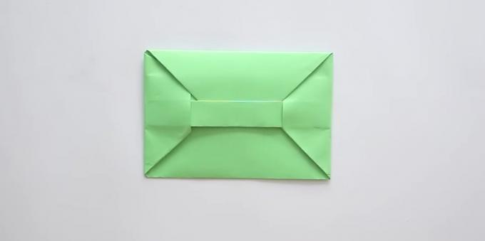 Sådan laver konvolutten med klap og et rektangulært spænde på området uden lim origami