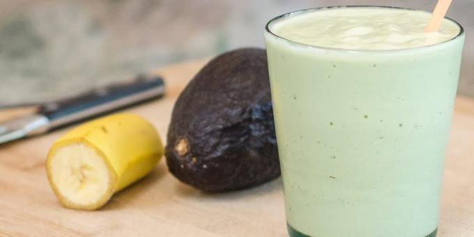 Smoothie med avocado, banan og kondenseret mælk