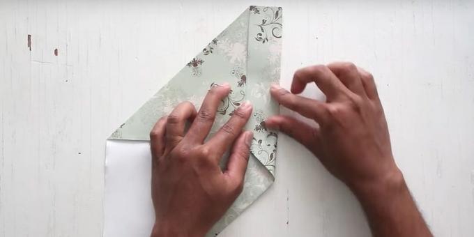 hvordan man laver en konvolut, fold højre side