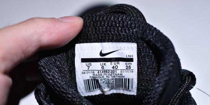 Original og falske sneakers Nike: kig til etiketten angivelse af størrelsen af ​​fremstillingslandet og koden
