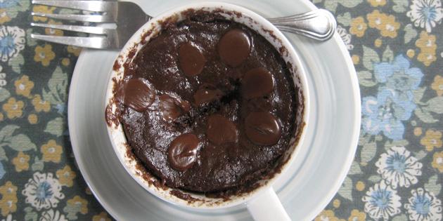 Opskrifter hurtige måltider: chokolade cupcake i en kop