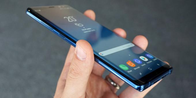 På Samsung Galaxy S10 Plus er en af ​​de mest kraftfulde batterier blandt smartphones