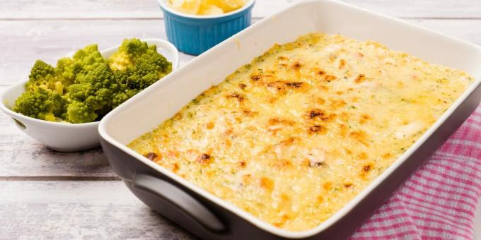 Makrel i ovnen med kartofler, svampe og ost: en simpel opskrift