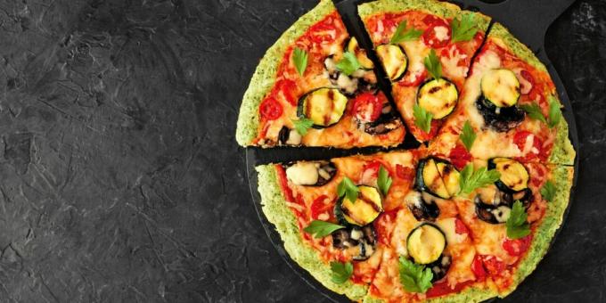 Pizza fra squashdej med zucchini